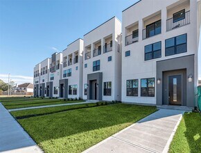 Building Photo - 15000 S Richmond Ave