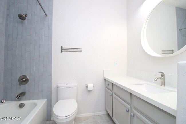 Building Photo - 3316 E Kingbird Pl
