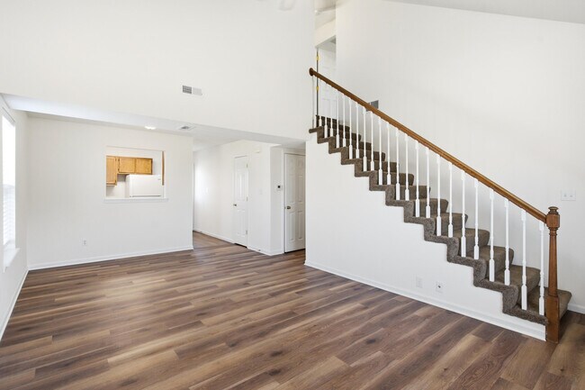 Building Photo - 2401 Northampton Dr