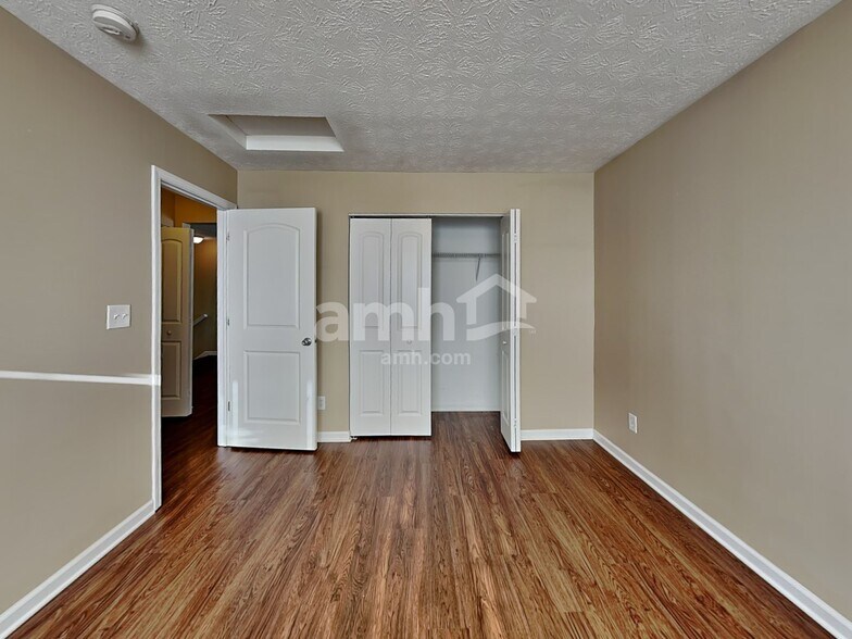 Building Photo - 5899 Brookstone Dr