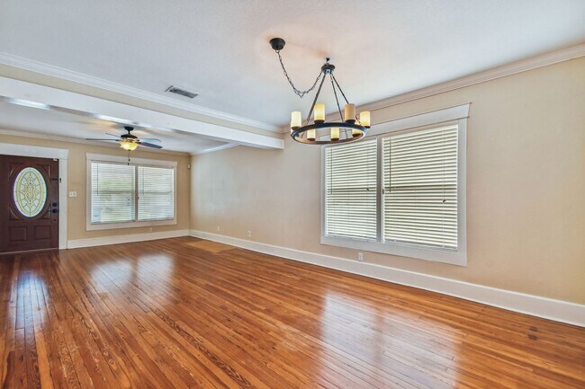 Building Photo - Riverside Heights Historic Bungalow!