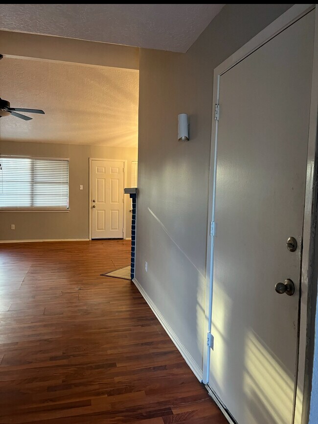 Building Photo - 20003 Rustlewood Dr