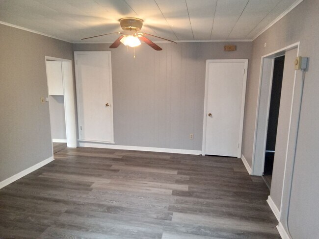 Building Photo - 127 Schoolhouse Rd