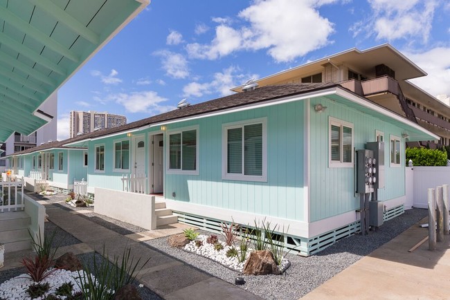 Exterior - Kamoku Luxury Apartment-Homes [Move 10/01/17]