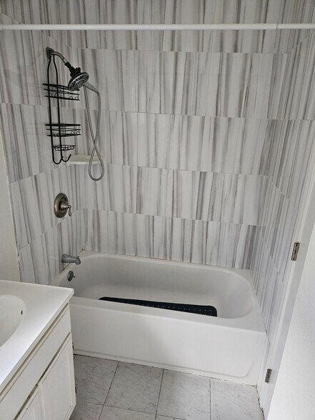 Building Photo - 1347 Pleasant Ave