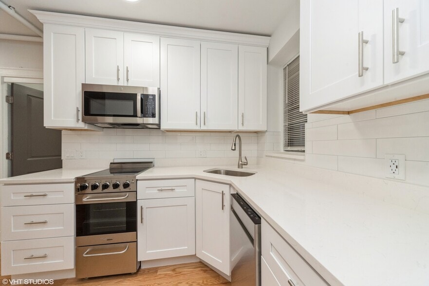 Building Photo - 75 Westland Ave