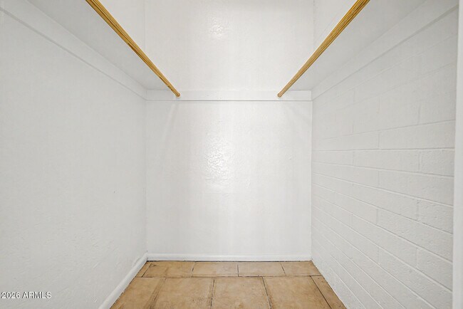 Building Photo - 7106 N 68th Ave