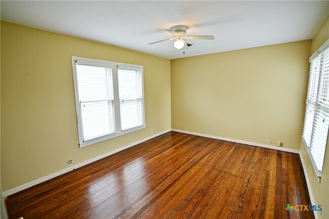 Building Photo - 108 E Clayton St