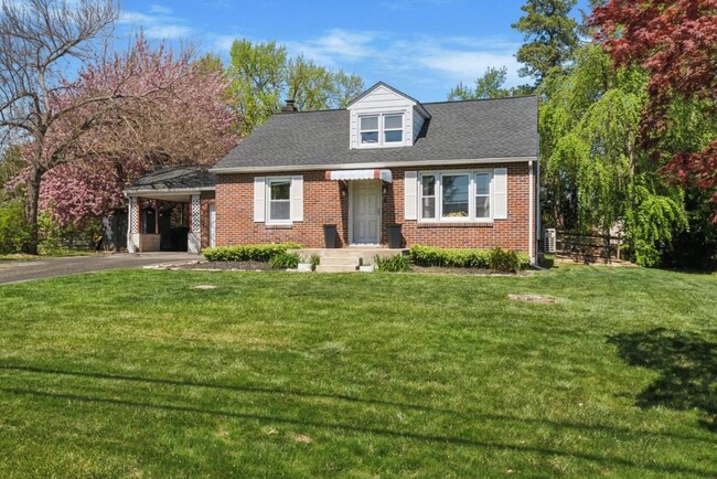 Primary Photo - 134 E 7 Stars Rd
