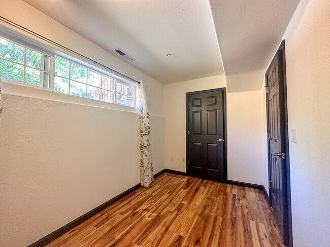 Building Photo - 630 Antioch Terrace