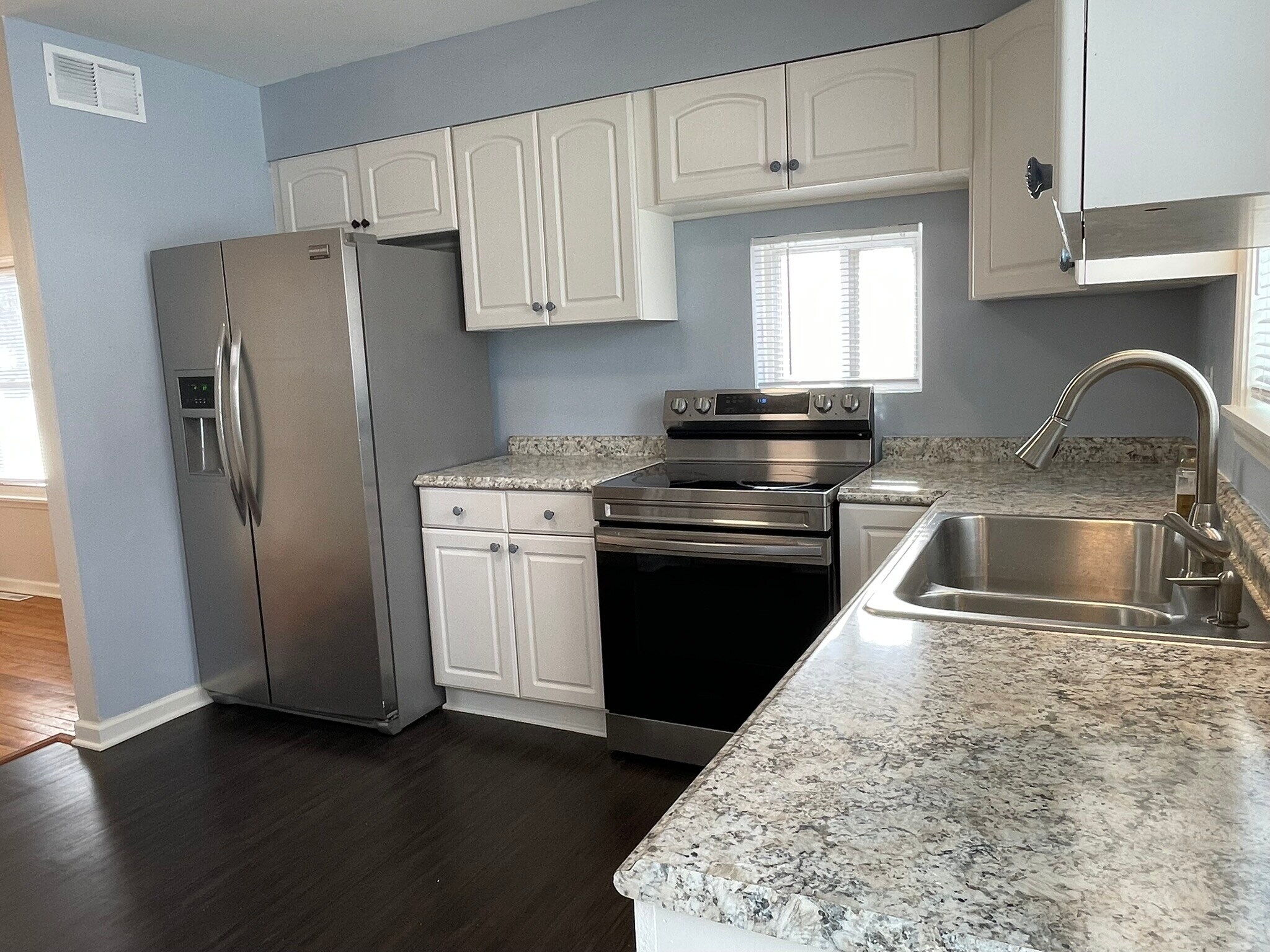 Building Photo - 2450 Gerald Ave