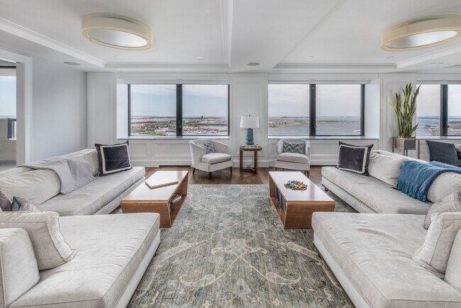 Building Photo - Penthouse Unit looking over the Harbor.... Sept 1st Move in