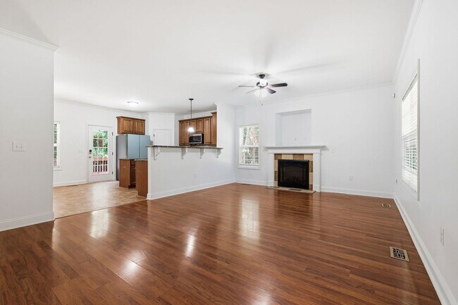 Building Photo - 3 Bed 2.5 Bath With wooded lot close to Fort Bragg!