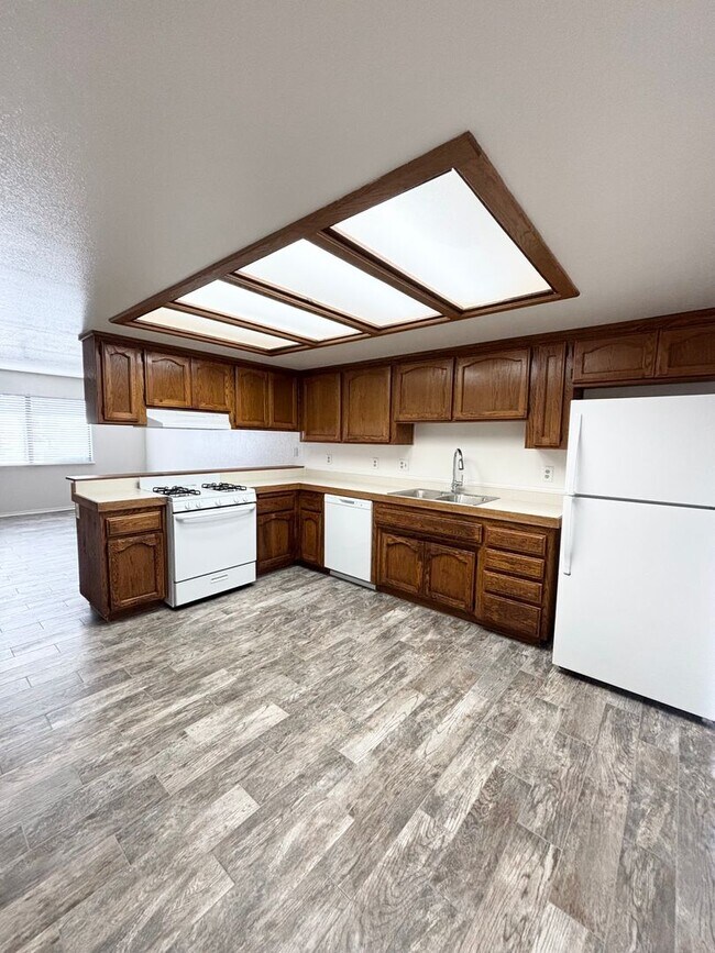 Building Photo - W807