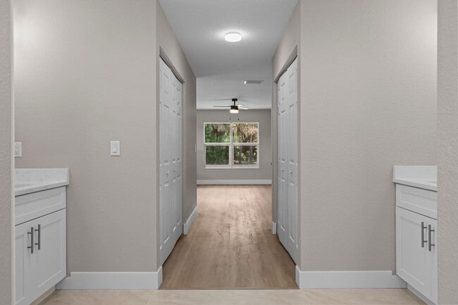 Building Photo - 5906 Hickory Dr