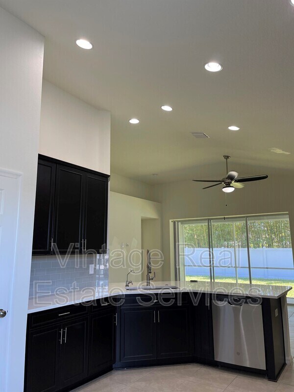 Building Photo - 7905 Silver Clover Ct