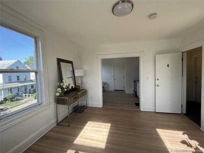 Building Photo - 3 Betts Pl