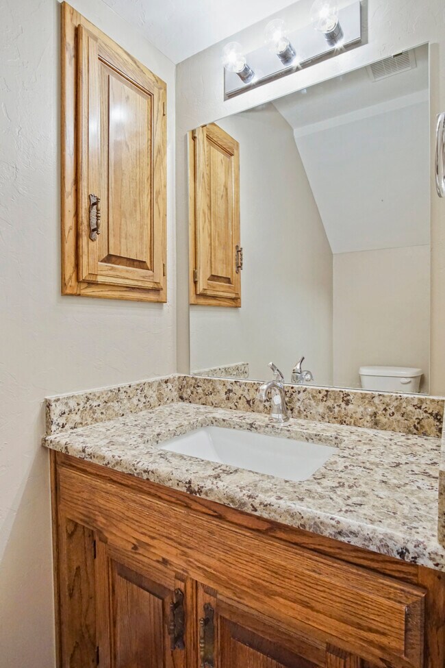 Building Photo - 11912 Shady Trail Ln