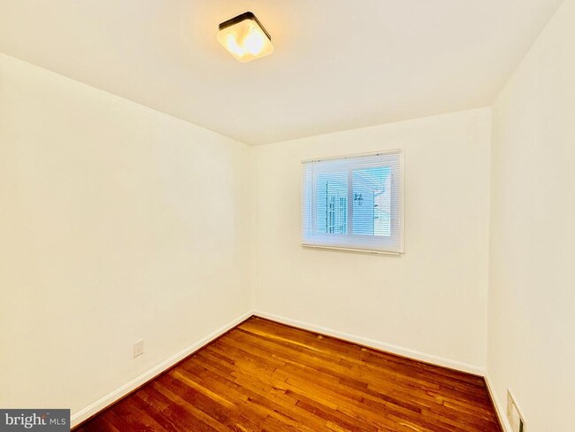 Building Photo - 4416 Hallet St