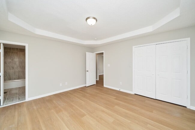 Building Photo - 429 Surrey Cir