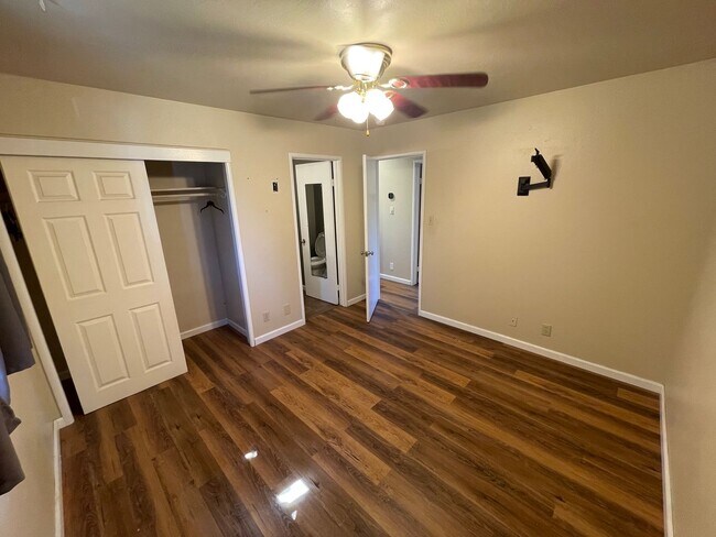 Building Photo - 3 Bedroom, 2 bath home in Chico, Just off the Esplanade, Excellent Location, Large Backyard