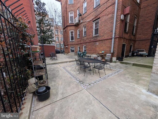 Building Photo - 1332 15th St NW