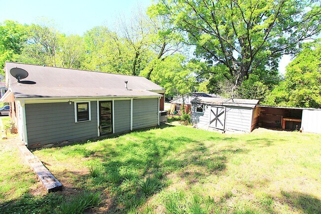 Building Photo - Cozy Remodeled Bungalow