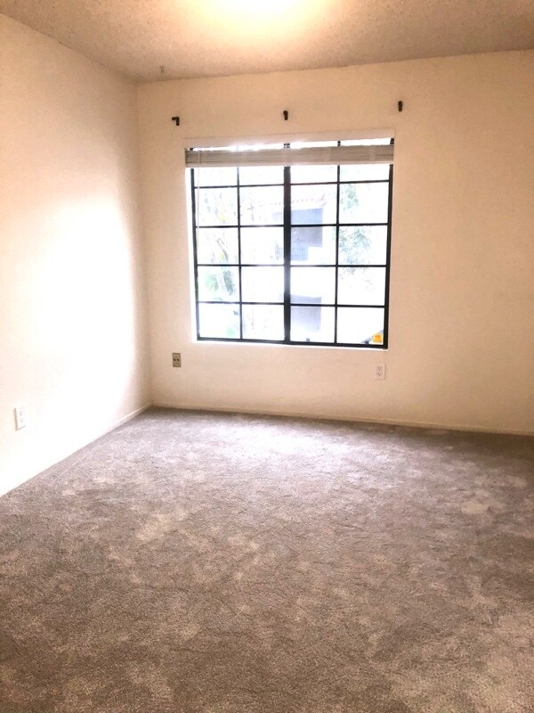Building Photo - 10636 Dabney Dr