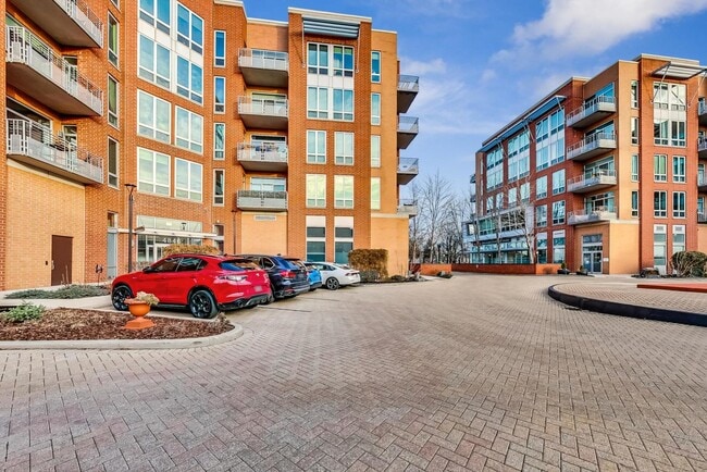 Building Photo - 4832 N Clark St