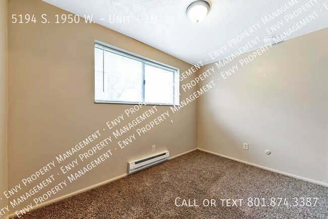 Building Photo - Charming 2 Bed, 1 Bath, 4 Plex Bottom Unit...