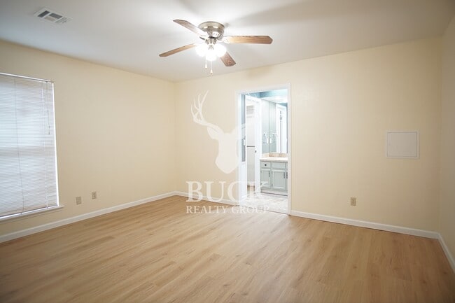 Building Photo - 1630 Kavel Dr