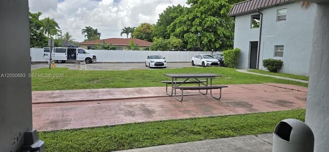 Building Photo - 7400 NW 85th Ct
