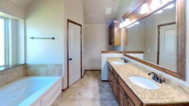 Building Photo - 3/2 plus office in gated SW neighborhood