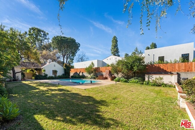 Building Photo - 17117 Weddington St