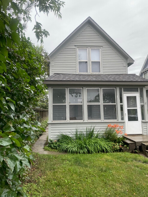 Building Photo - 819 Bemidji Ave N