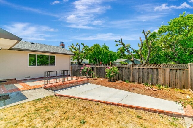 Building Photo - Move-In Ready Cambrian Gem – New Appliances and many upgrades!