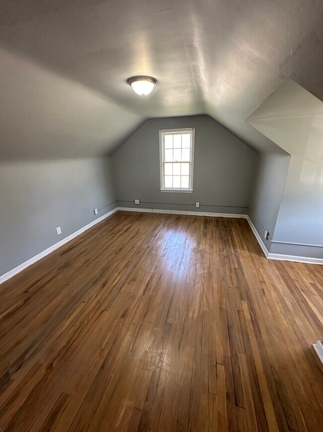 Building Photo - 1709 N Ballenger Hwy