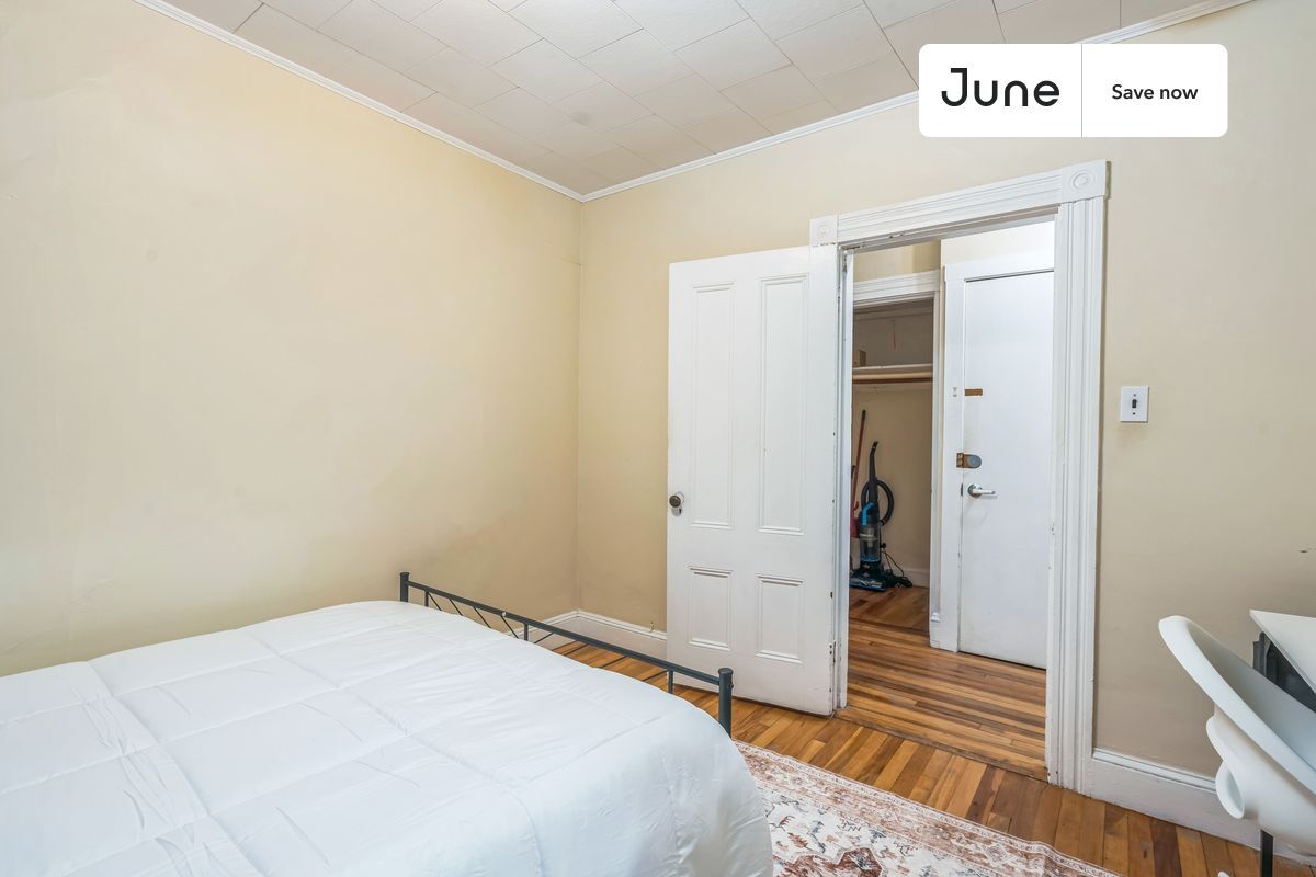 Building Photo - 2 Sherman St