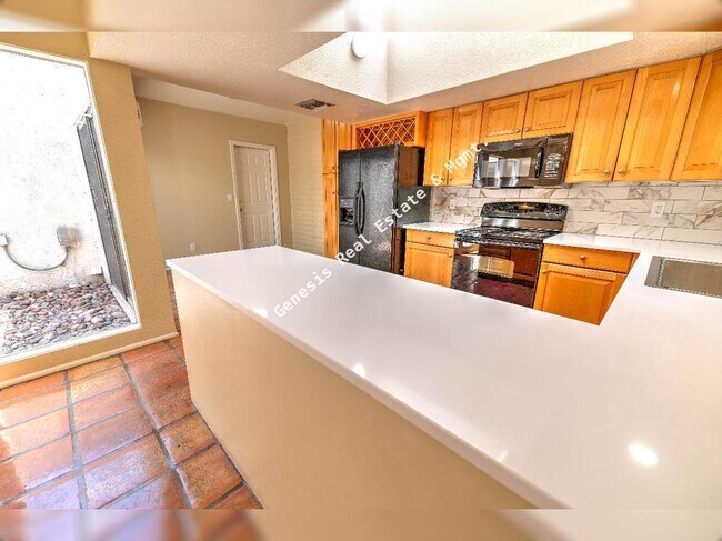 Building Photo - 4741 Calle Elegante