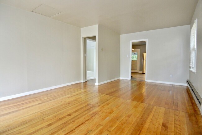 Building Photo - Quaint Northgate 2 bed/1 bath home available now for $2895!