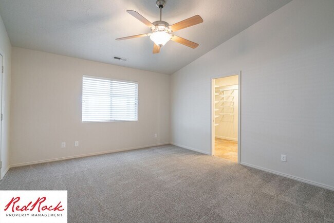 Building Photo - Spacious 3 Bedroom Single-Level Home in Bl...