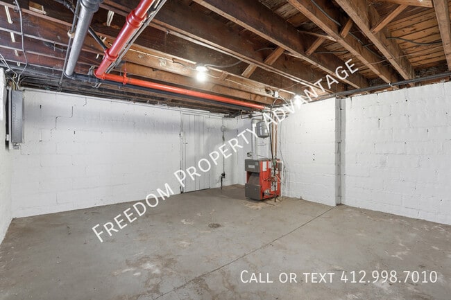 Building Photo - 755 Shady Dr E