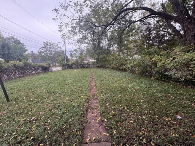 Building Photo - Stunning 5 Bedroom Home