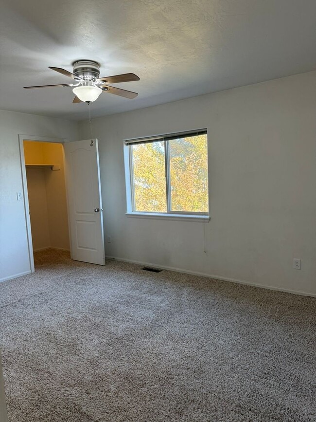 Building Photo - 2484 1/2 Brokwillow Loop