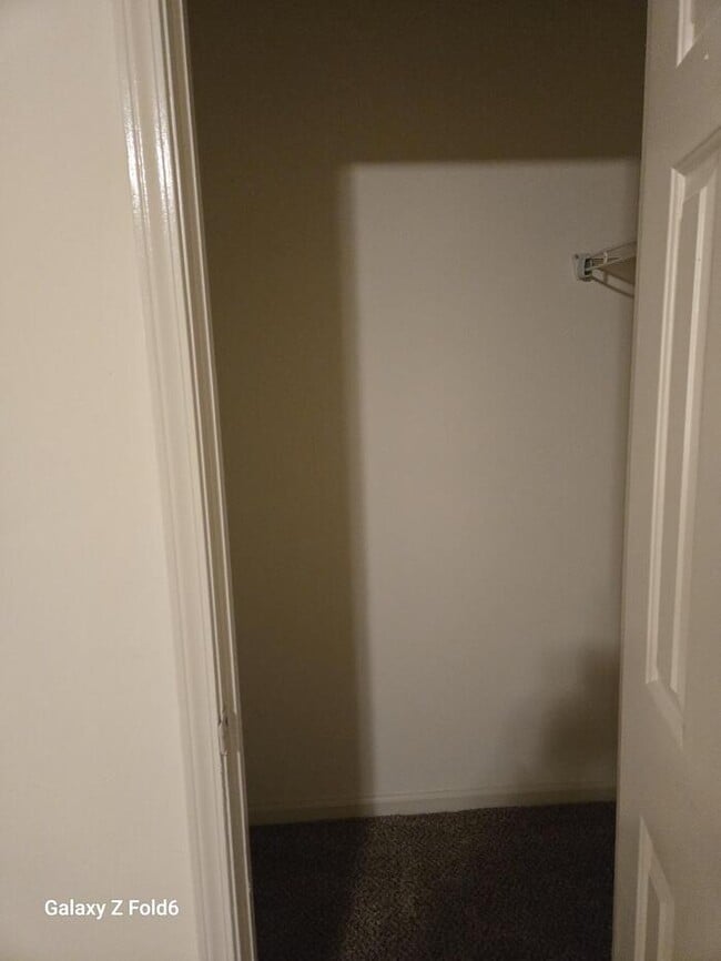 Building Photo - 2 Bedroom Townhouse