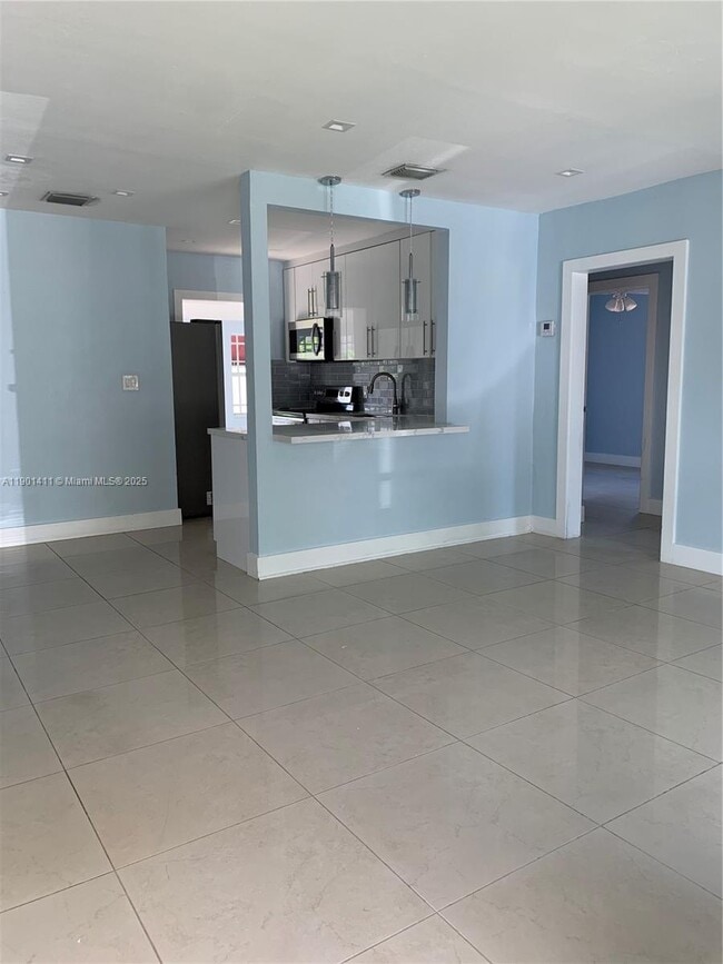 Building Photo - 7331 SW 16th St