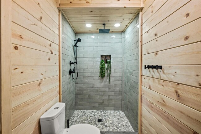 Building Photo - 152 Baxter Rd