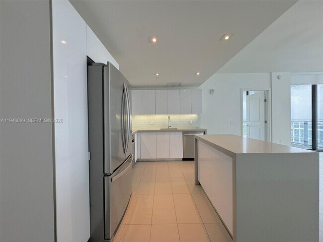 Building Photo - 1600 NE 1st Ave