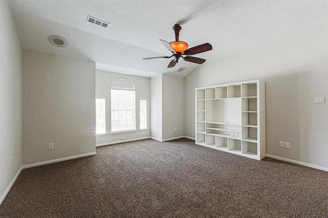 Building Photo - 17106 Summer Hollow Dr