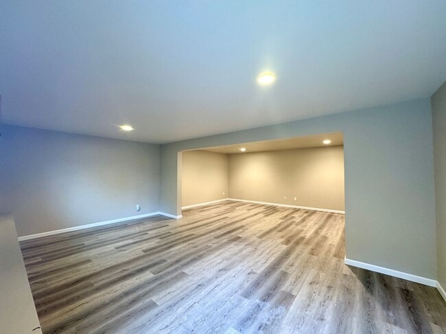 Building Photo - desirable Driftwood Keys daylight rambler...main floor primary suite